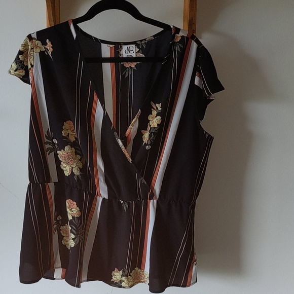 Faux wrap top - Picture 2 of 3